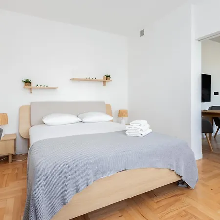 Deep Blue By Bookinghost * Gdynia